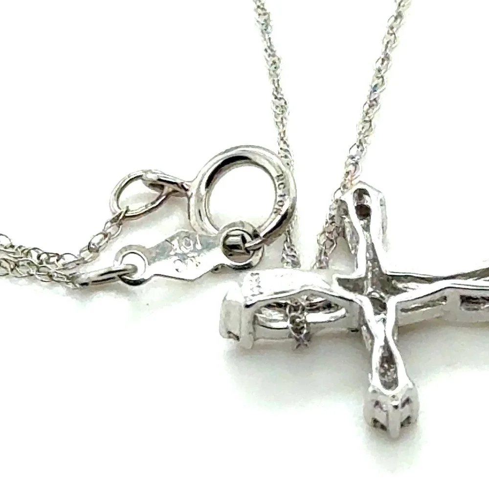 10k White Gold Diamond Twisted Cross Pendant Necklace 18 Inch Chain 1.3g